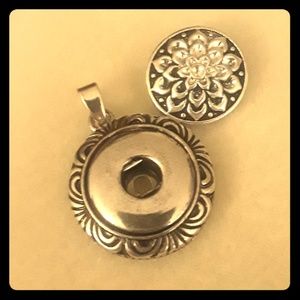 Snap jewelry pendant with snap charm